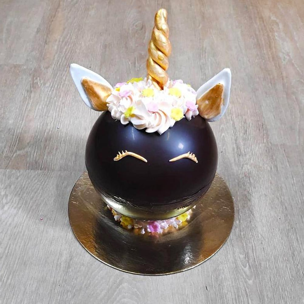  Unicorn Pinata Cake